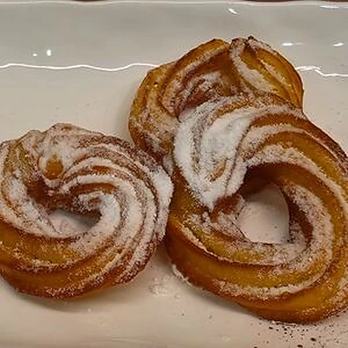 Греческий хворост с сахарной пудрой